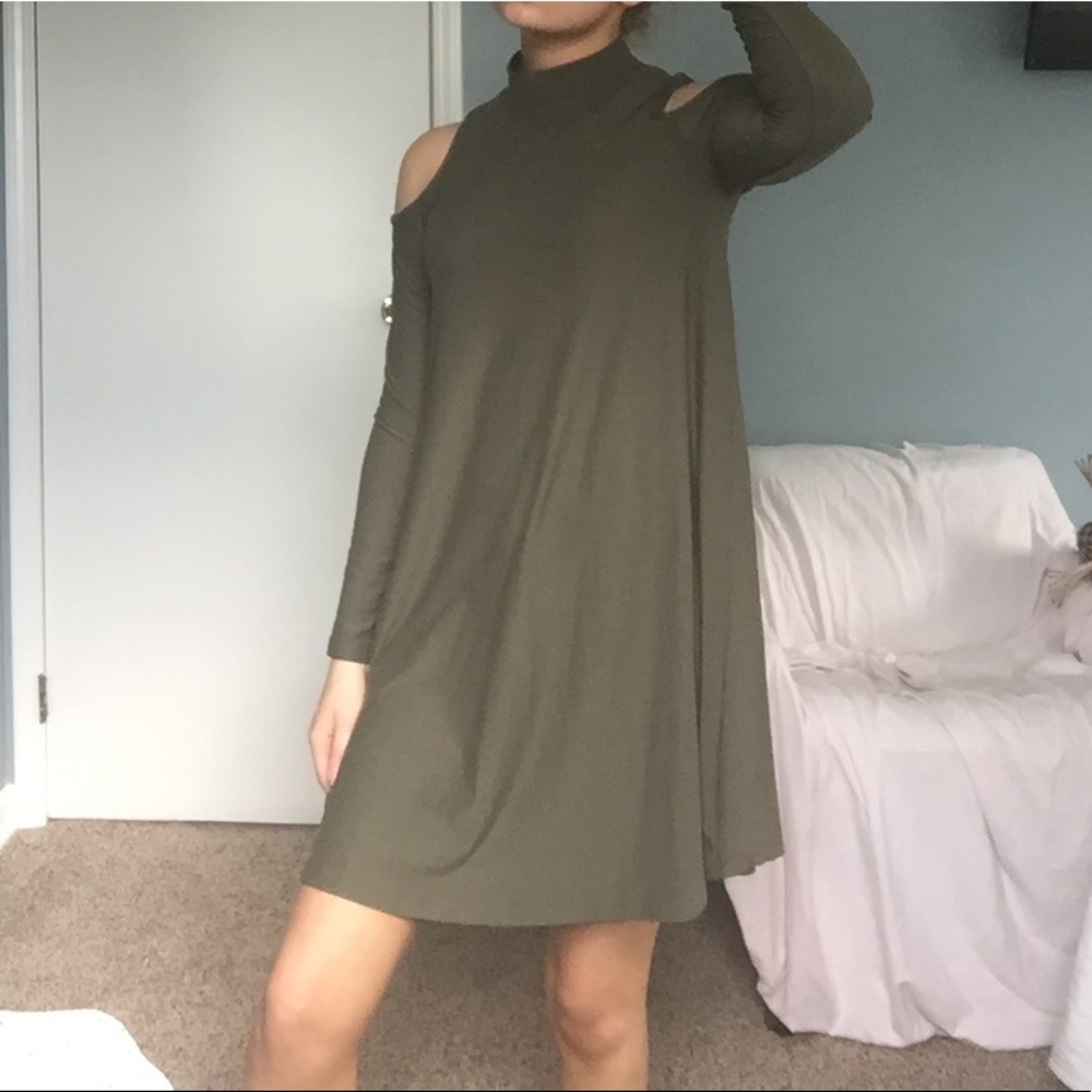 green shoulderless dress